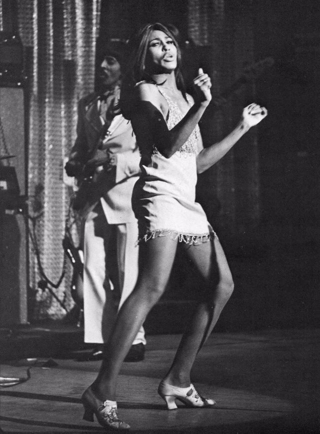20 Stunning Black and White Photographs of Tina Turner on Stage From